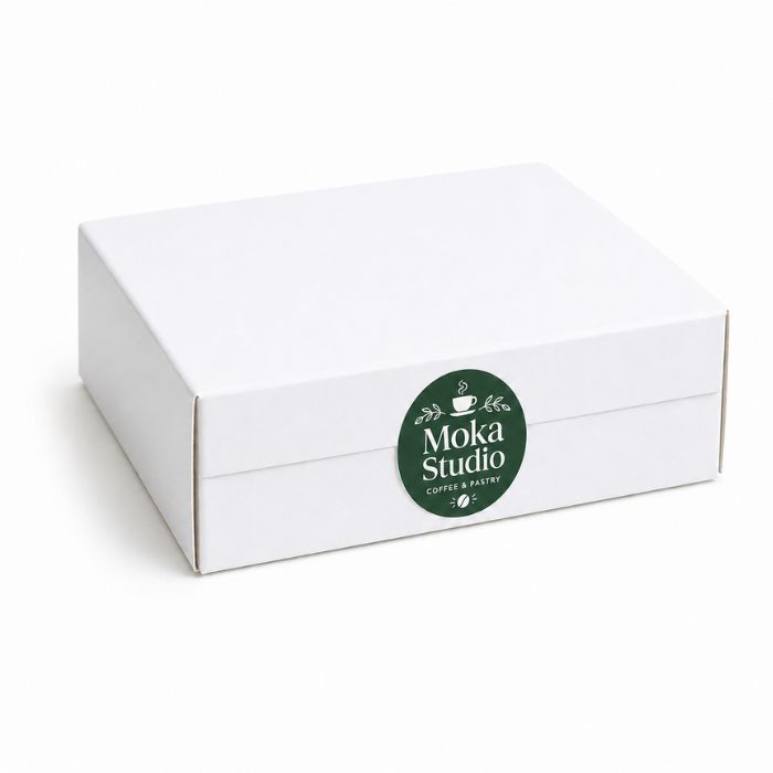 Caja blanca de packaging con pegatina redonda personalizada Moka Studio