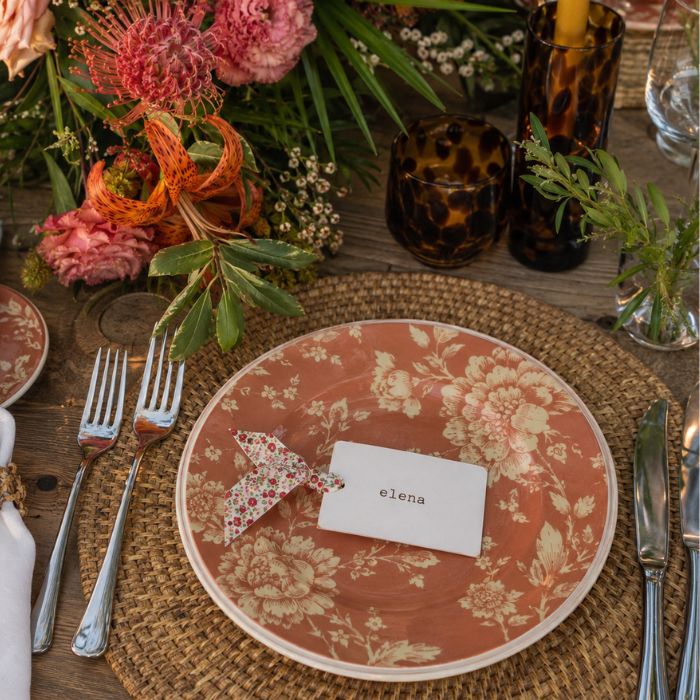 marcasitios-boda-personalizados-etiqueta-mesa-flores