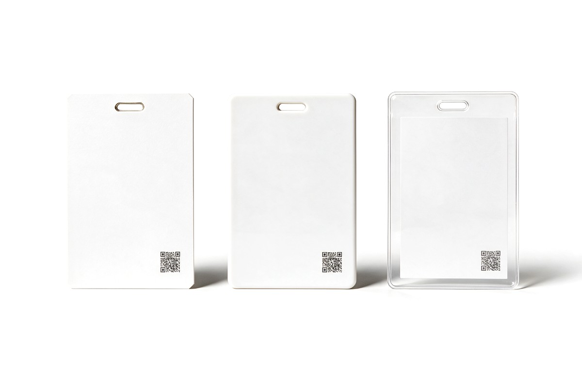 Acreditaciones A6 en cartulina, PVC blanco y PVC transparente