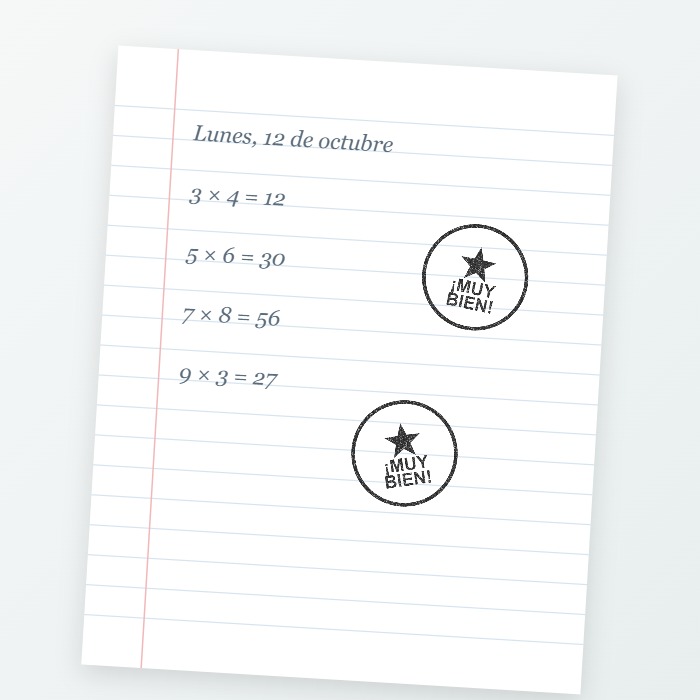 Sello redondo personalizado ¡Muy bien! estampado en un cuaderno escolar