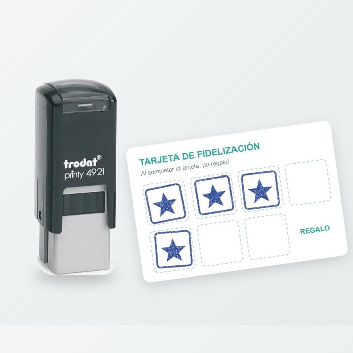 Sello automático Trodat Printy 4921 de 12 x 12 mm junto a una tarjeta de fidelización sellada